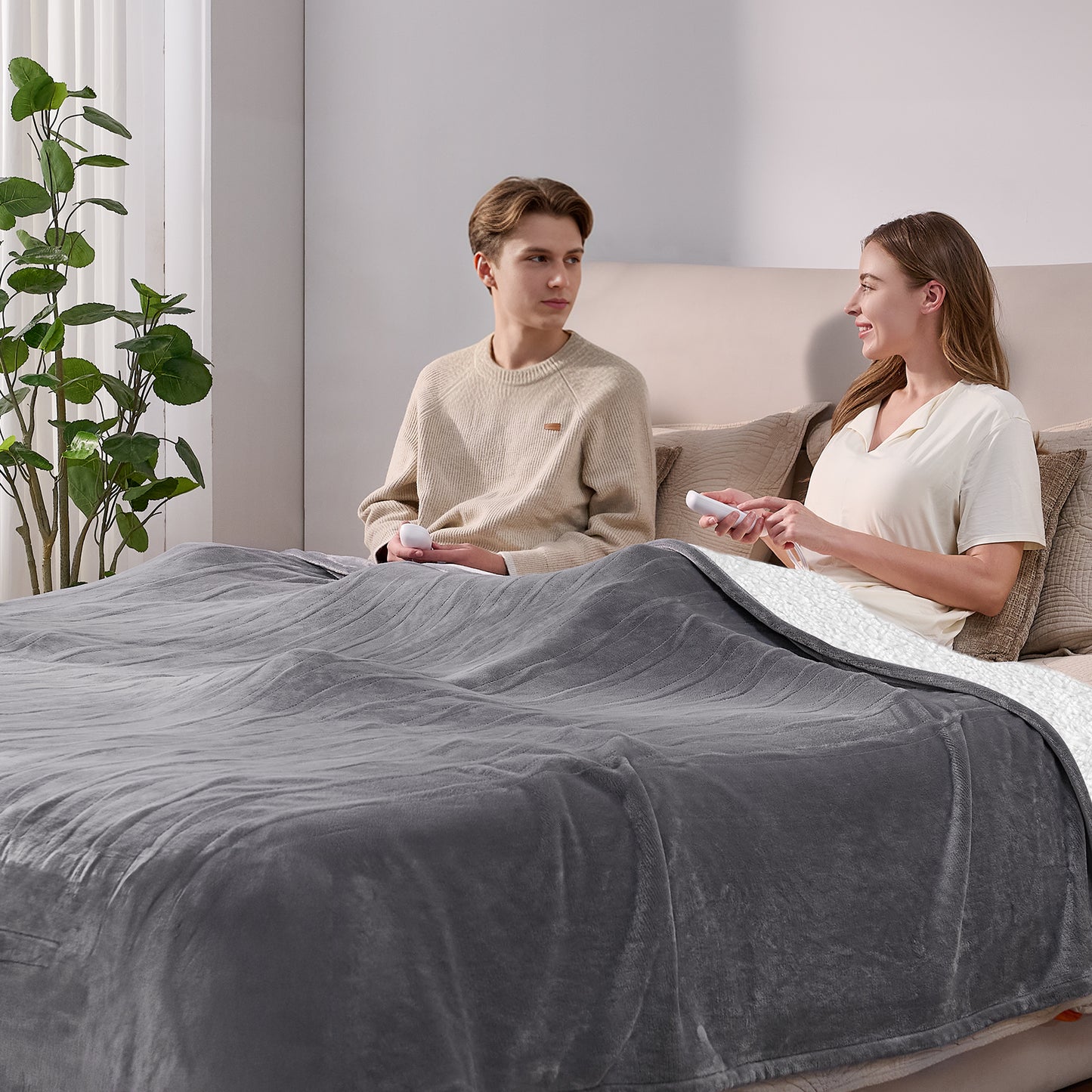 Ocuuziisu Electric Blanket 90" x 100" King Size Heated Blanket, Flannel and Sherpa, 10 Hour Auto-off, 9 Heat Settings, Fast Heating, Machine Washable